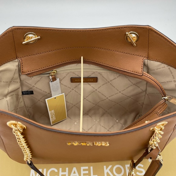 Michael Kors LG Chain Tote & Trifold Wallet - Picture 8 of 13